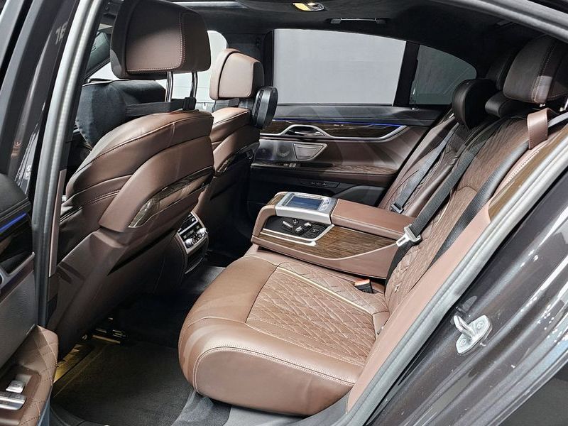 2022 BMW 7 Series 730d xDrive Design Pure Excellence photo 11