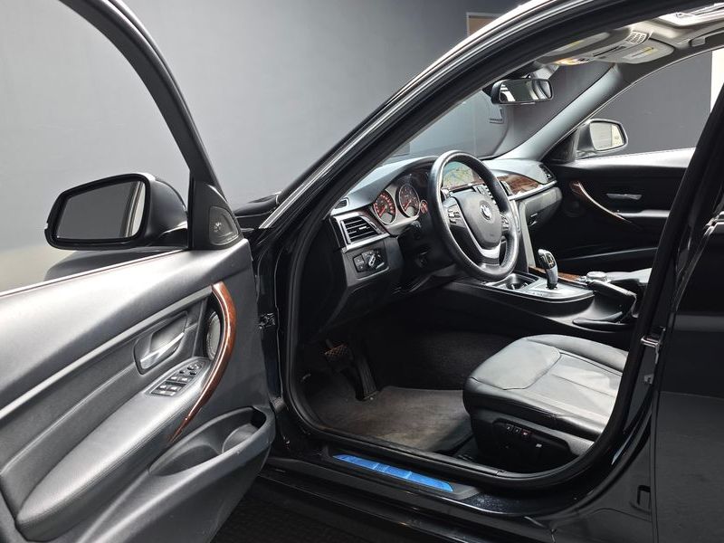 2015 BMW 3 Series 320d Luxury photo 10