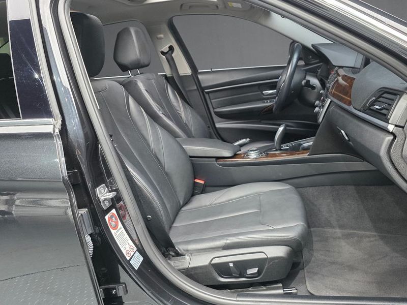 2015 BMW 3 Series 320d Luxury photo 11