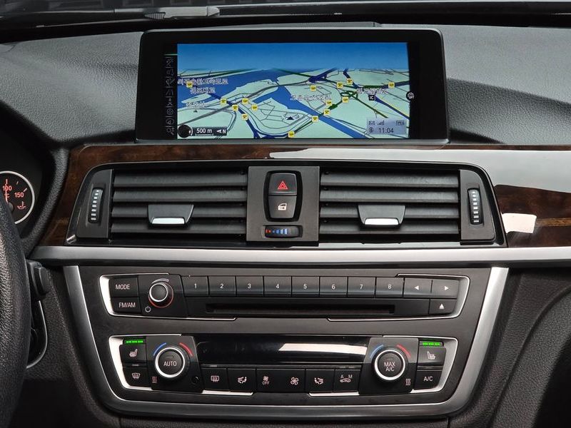 2015 BMW 3 Series 320d Luxury photo 14