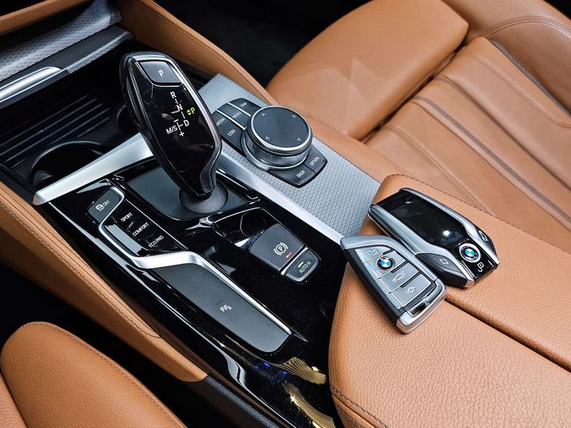 2017 BMW 5 Series 520d M Sport package photo 9