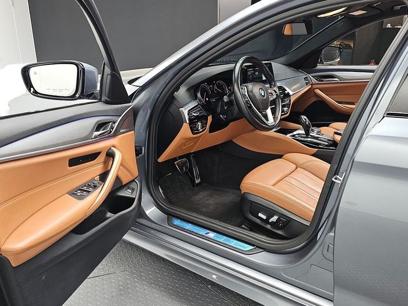 2017 BMW 5 Series 520d M Sport package photo 10