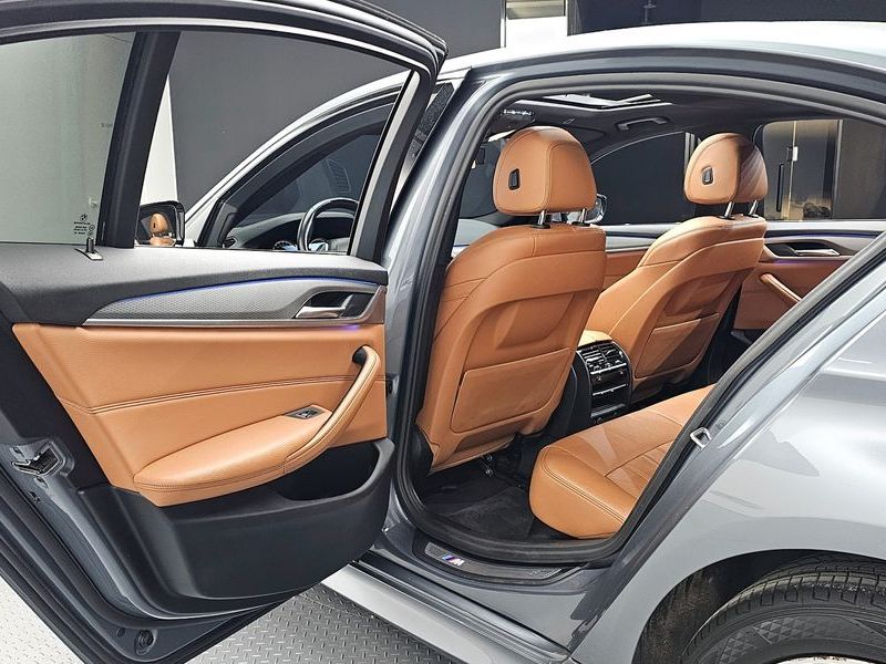 2017 BMW 5 Series 520d M Sport package photo 11