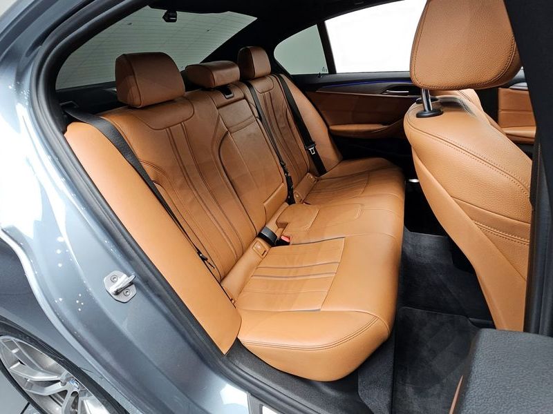2017 BMW 5 Series 520d M Sport package photo 12