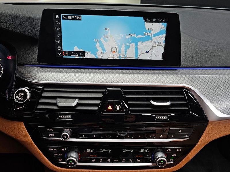 2017 BMW 5 Series 520d M Sport package photo 14