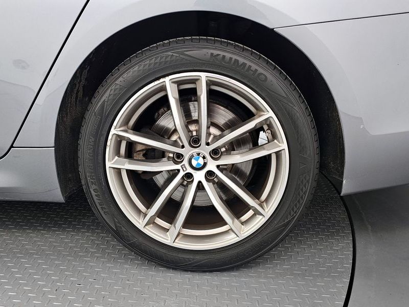 2017 BMW 5 Series 520d M Sport package photo 21