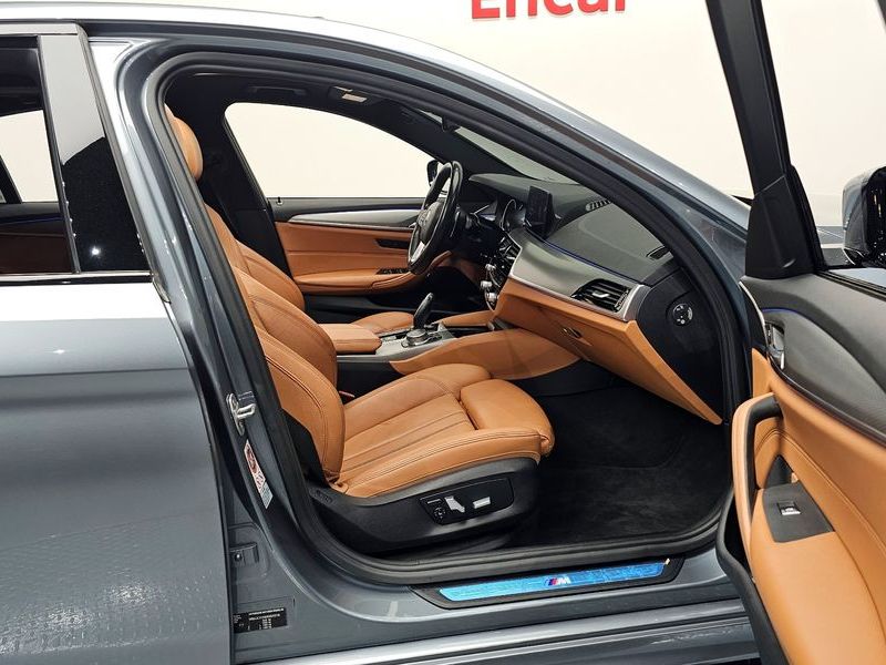 2017 BMW 5 Series 520d M Sport package photo 26