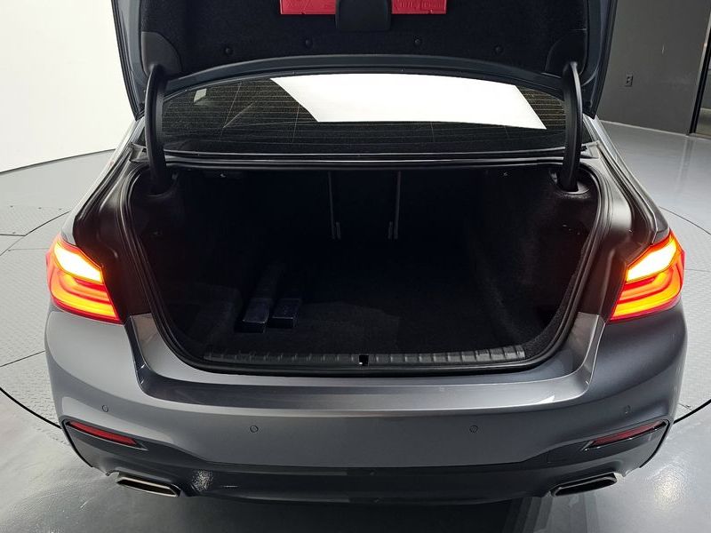 2017 BMW 5 Series 520d M Sport package photo 27
