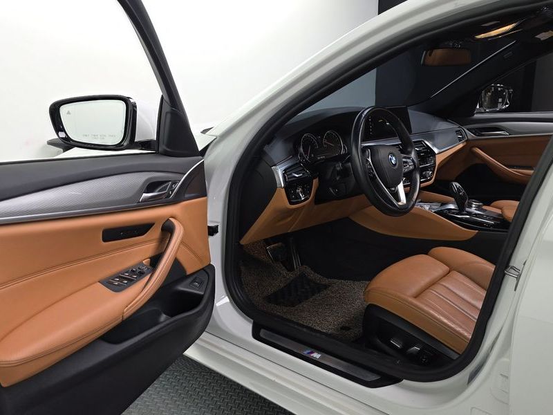 2018 BMW 5 Series 530i xDrive M Sport Package photo 10