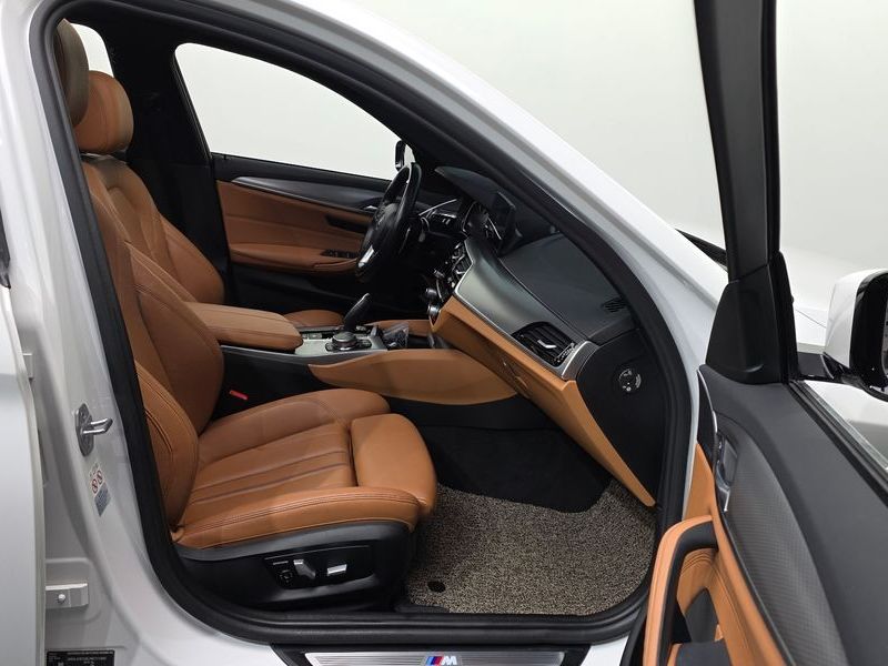 2018 BMW 5 Series 530i xDrive M Sport Package photo 11