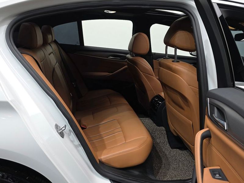 2018 BMW 5 Series 530i xDrive M Sport Package photo 12