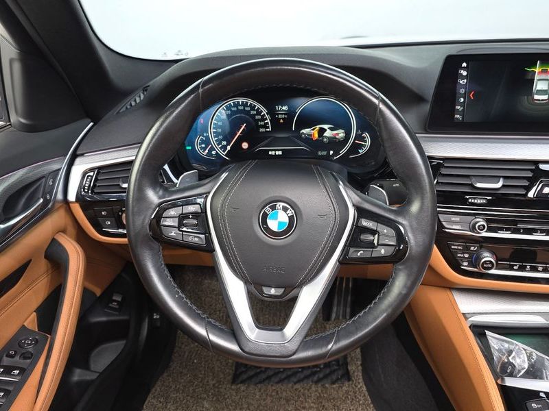 2018 BMW 5 Series 530i xDrive M Sport Package photo 13
