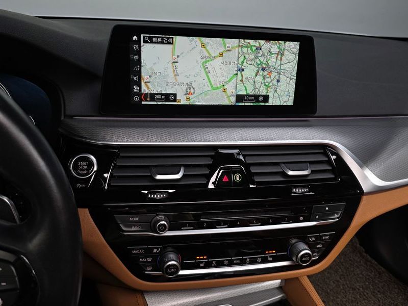 2018 BMW 5 Series 530i xDrive M Sport Package photo 14
