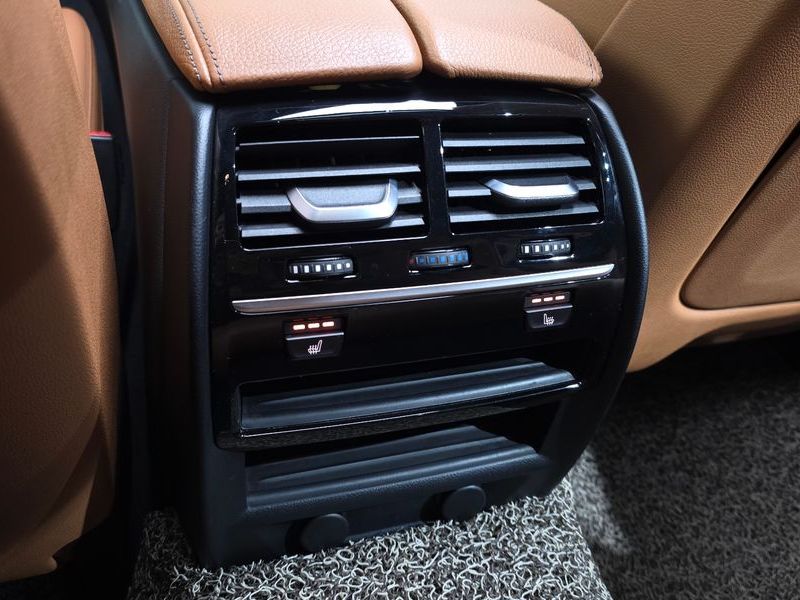 2018 BMW 5 Series 530i xDrive M Sport Package photo 18