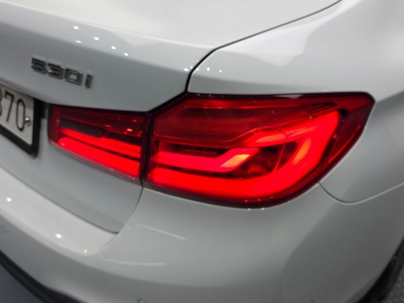 2018 BMW 5 Series 530i xDrive M Sport Package photo 23