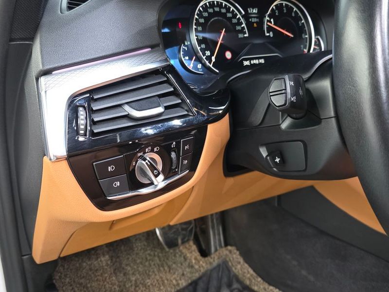 2018 BMW 5 Series 530i xDrive M Sport Package photo 27