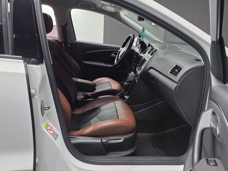 2016 Volkswagen Polo 1.4 TDI R-Line 5th photo 11