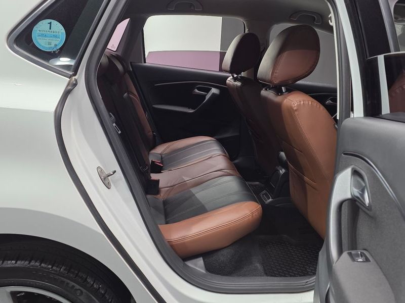 2016 Volkswagen Polo 1.4 TDI R-Line 5th photo 12