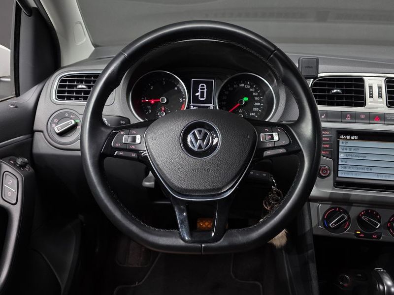 2016 Volkswagen Polo 1.4 TDI R-Line 5th photo 13