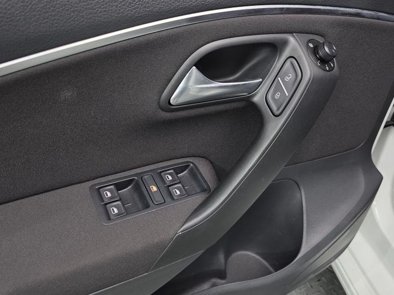 2016 Volkswagen Polo 1.4 TDI R-Line 5th photo 19