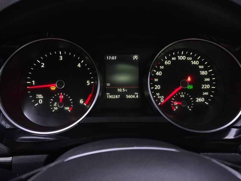 2015 Volkswagen Jetta 2.0 TDI BlueMotion Premium 6th photo 8