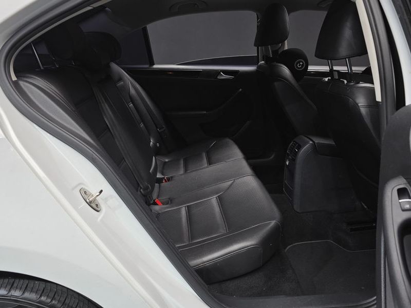 2015 Volkswagen Jetta 2.0 TDI BlueMotion Premium 6th photo 12