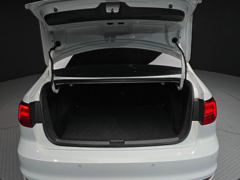2015 Volkswagen Jetta 2.0 TDI BlueMotion Premium 6th photo 20