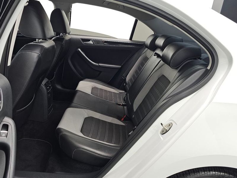 2016 Volkswagen Jetta 2.0 TDI BlueMotion 6th photo 12