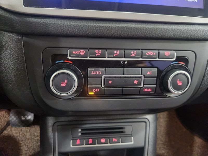 2012 Volkswagen Tiguan 2.0 TDI Premium 5N photo 13