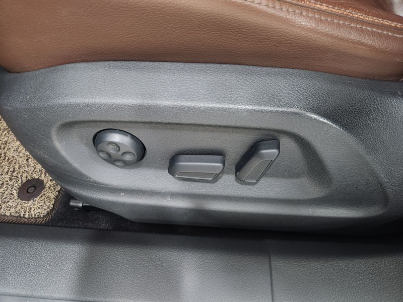 2012 Volkswagen Tiguan 2.0 TDI Premium 5N photo 17