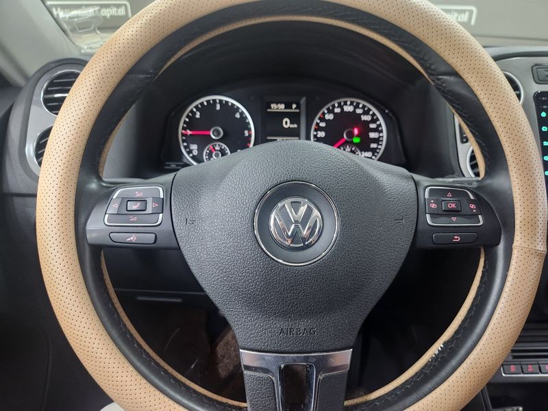 2012 Volkswagen Tiguan 2.0 TDI Premium 5N photo 16