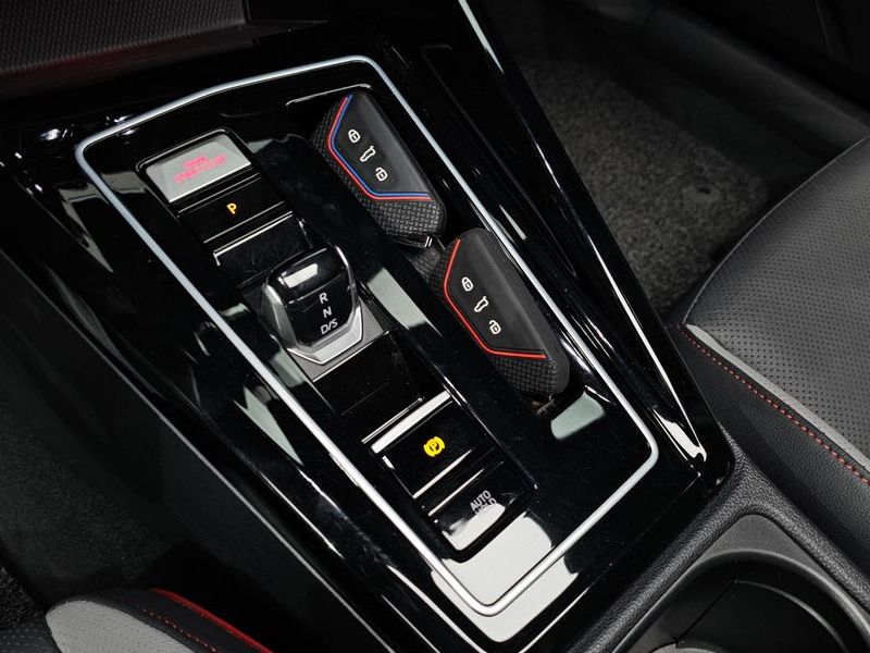 2024 Volkswagen Golf 2.0 GTI photo 9