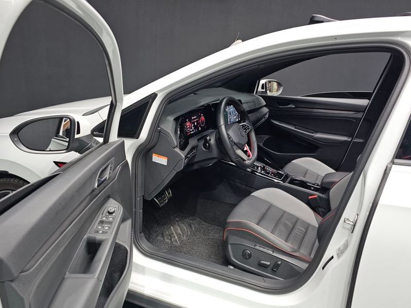 2024 Volkswagen Golf 2.0 GTI photo 10