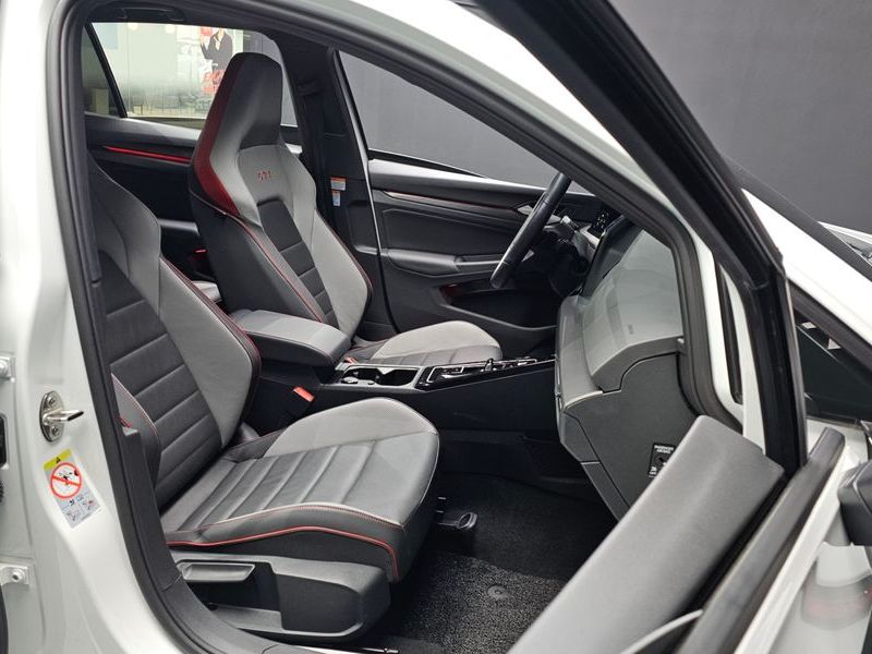 2024 Volkswagen Golf 2.0 GTI photo 11