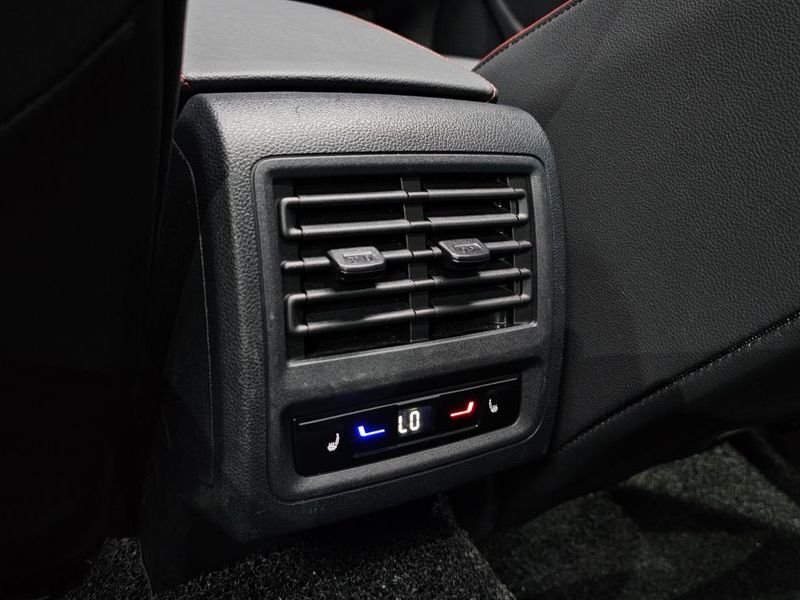 2024 Volkswagen Golf 2.0 GTI photo 19
