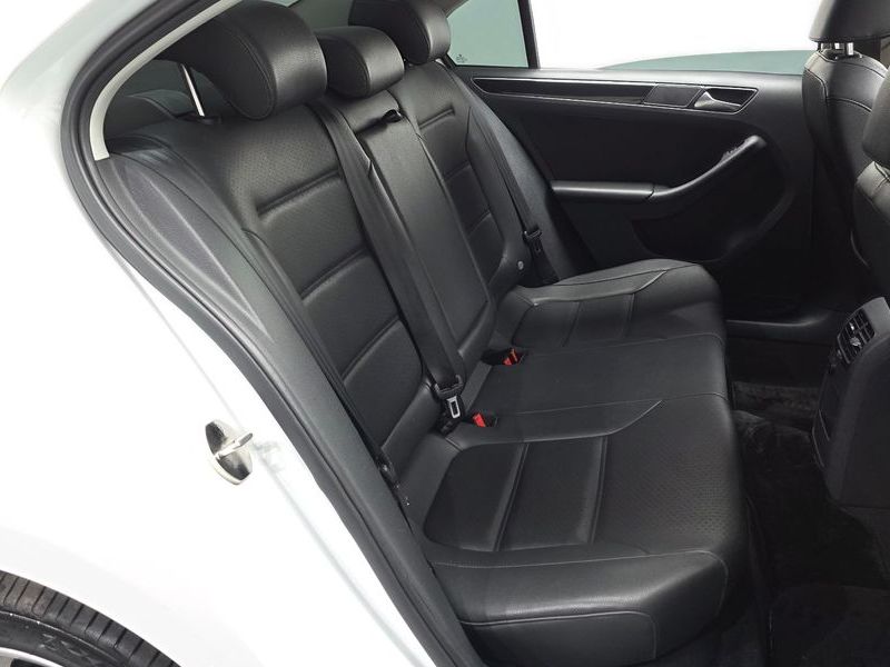 2015 Volkswagen Jetta 2.0 TDI BlueMotion Premium 6th photo 11
