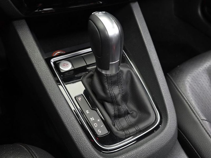 2015 Volkswagen Jetta 2.0 TDI BlueMotion Premium 6th photo 9