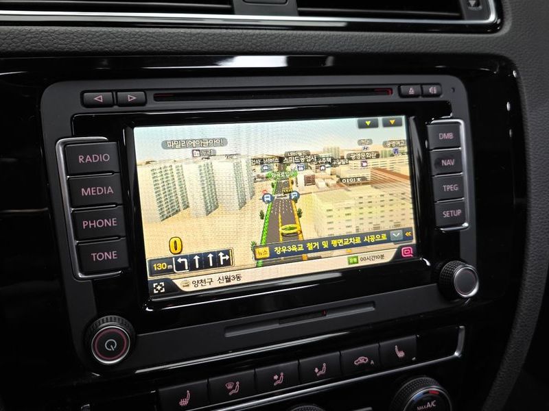 2015 Volkswagen Jetta 2.0 TDI BlueMotion Premium 6th photo 16