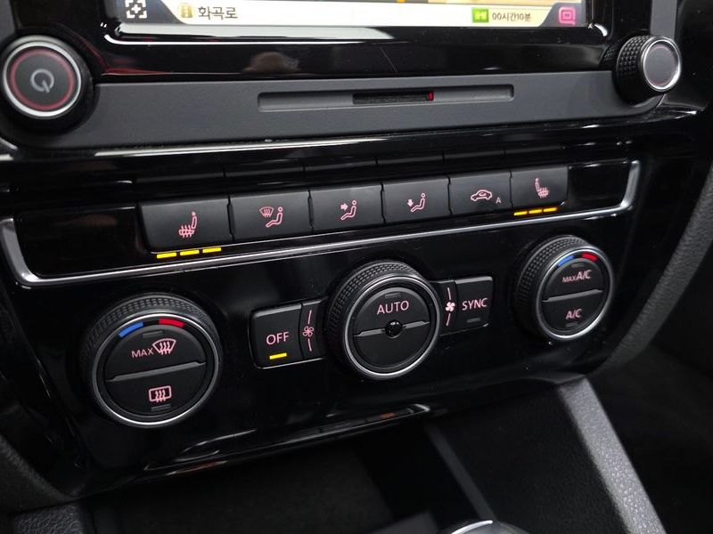 2015 Volkswagen Jetta 2.0 TDI BlueMotion Premium 6th photo 18