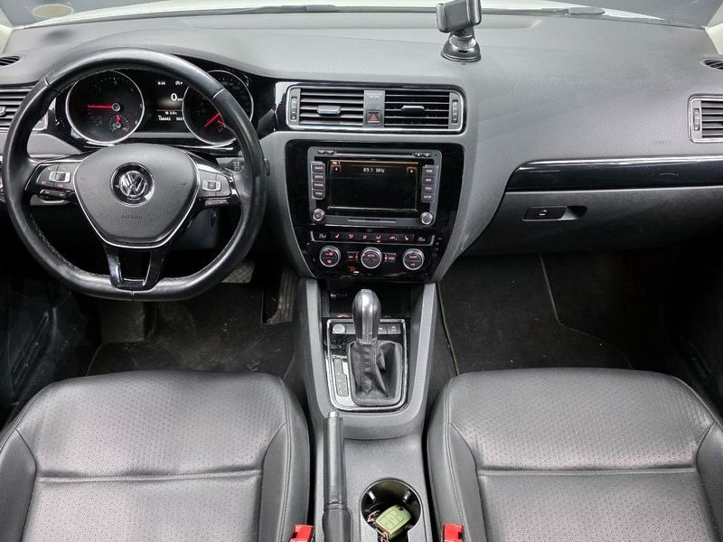 2016 Volkswagen Jetta 2.0 TDI BlueMotion Premium 6th photo 7