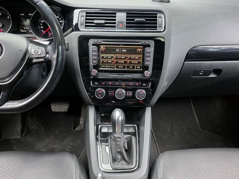 2016 Volkswagen Jetta 2.0 TDI BlueMotion Premium 6th photo 14