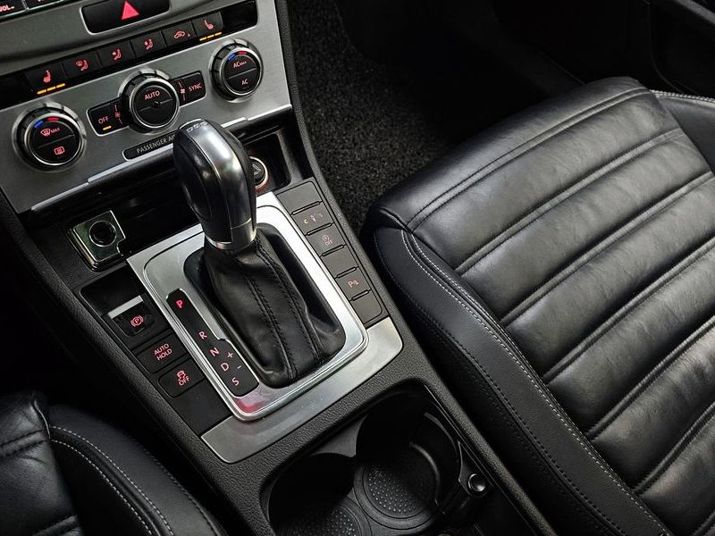 2012 Volkswagen New CC 2.0 TDI BlueMotion photo 9