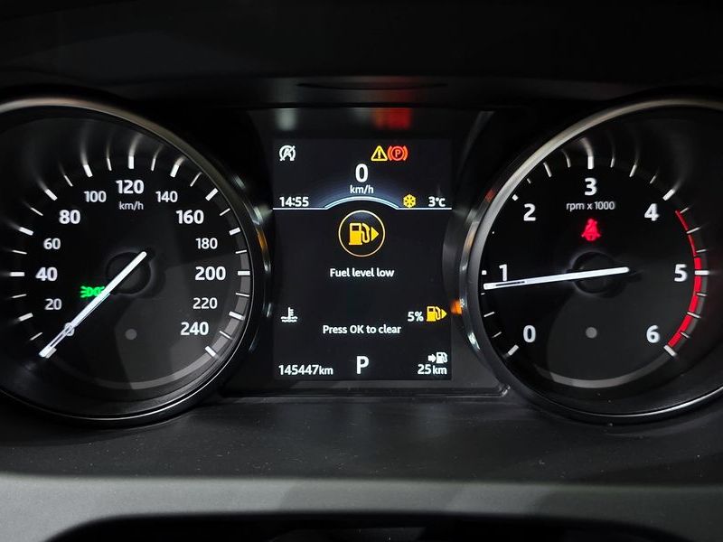 2018 Land Rover Discovery Sport 2.0 TD4 HSE Luxury photo 8