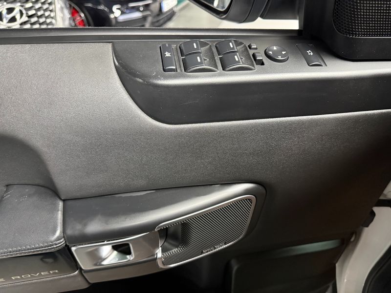 2012 Land Rover Range Rover 4.4 TDV8 Vogue photo 11