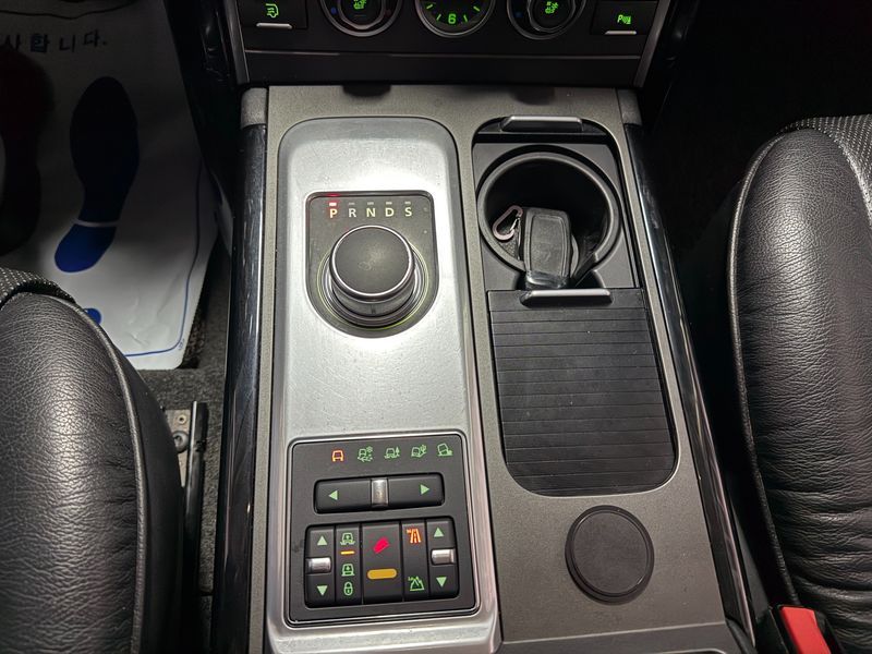 2012 Land Rover Range Rover 4.4 TDV8 Vogue photo 13
