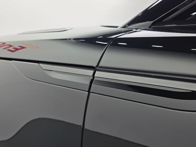 2026 Land Rover Range Rover Velar 2.0 P250 Dynamic SE photo 20
