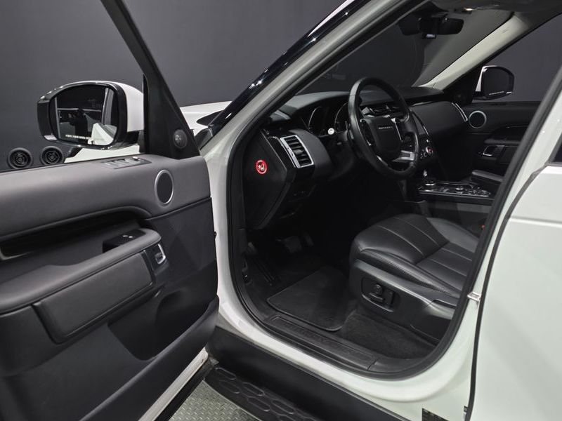 2019 Land Rover Discovery 2.0 SD4 SE photo 10