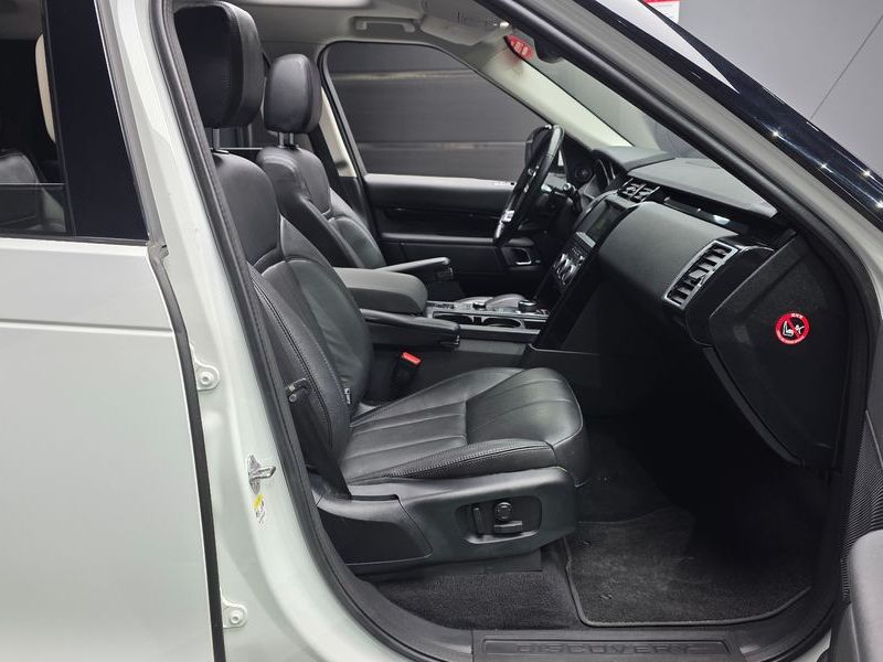 2019 Land Rover Discovery 2.0 SD4 SE photo 11