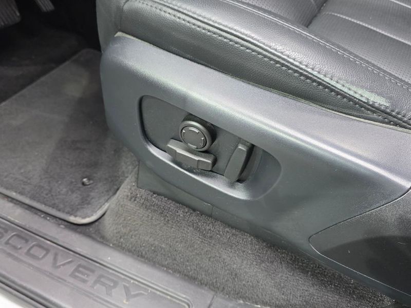 2019 Land Rover Discovery 2.0 SD4 SE photo 17