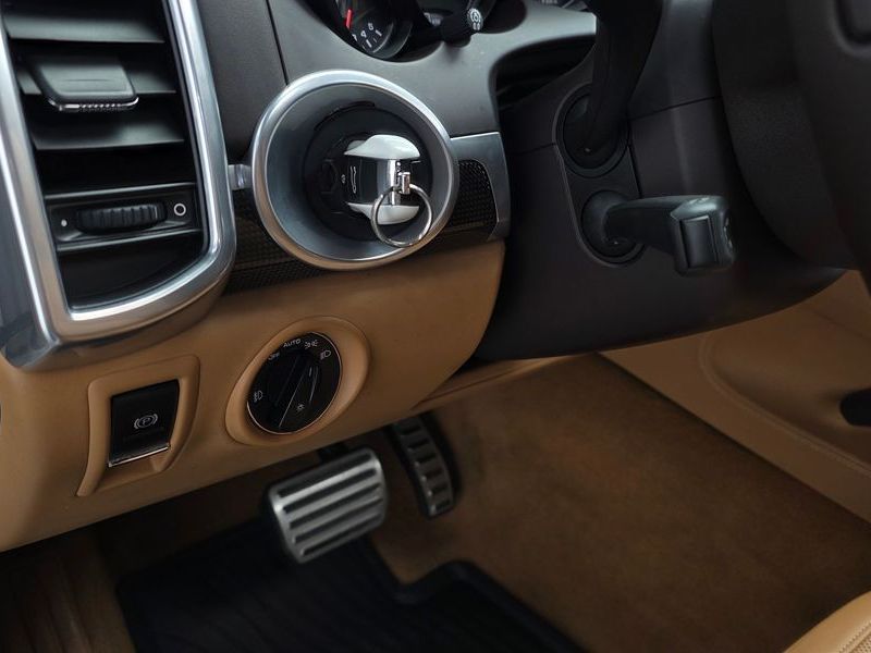 2013 Porsche Cayenne 4.8 GTS 958 photo 14